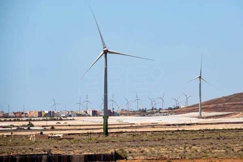 Imagen de archivo de molinos eólicos instalados en los municipios grancanarios de Agüimes y Santa Lucía, en Gran Canaria / EFE Ángel Medina G.